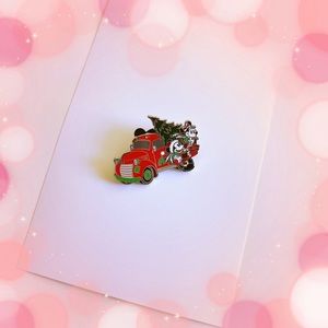 Disneyland Mickey & Minnie Christmas Truck Pin